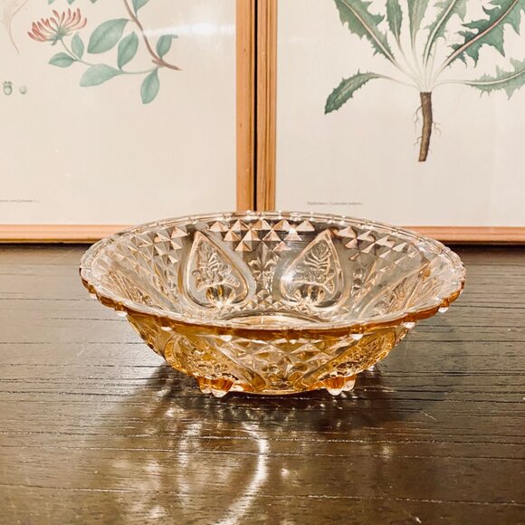 Vintage Pink Glass Candy Dish with Heart and Rose Pattern Victorian Style‎ - Picture 7 of 8